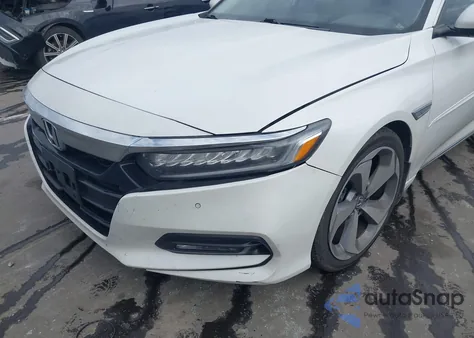 2018 Honda Accord Touring z USA, uszkodzony, nr VIN 1HGCV1F96JA117136